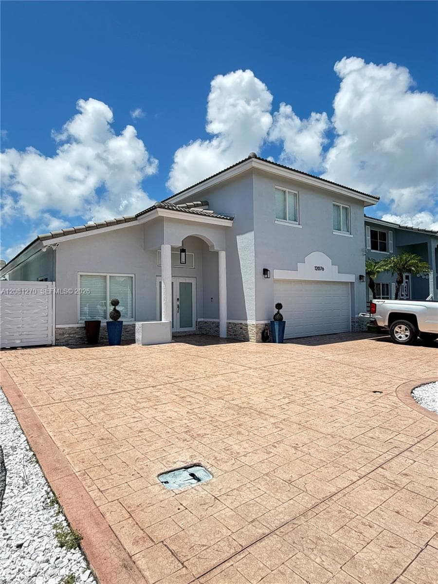 12076 SW 251st St photo 2