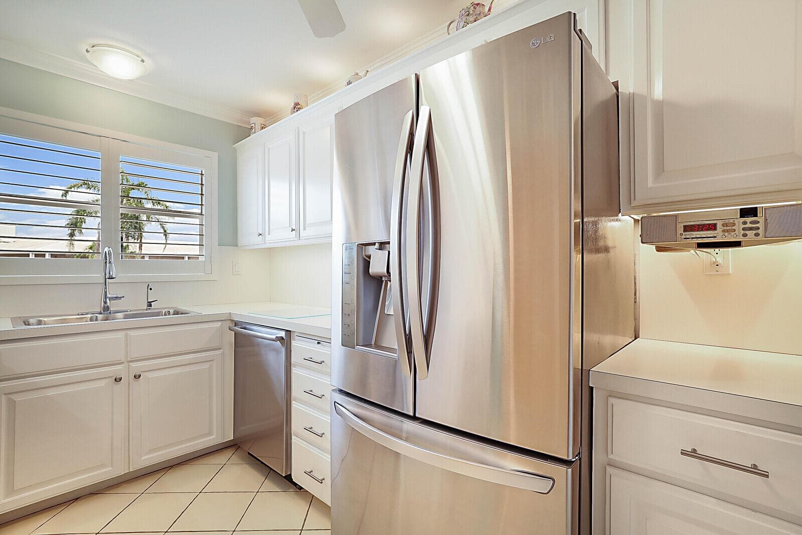 12_700_NE_Harbour_Terrace_Unit_23112_mls