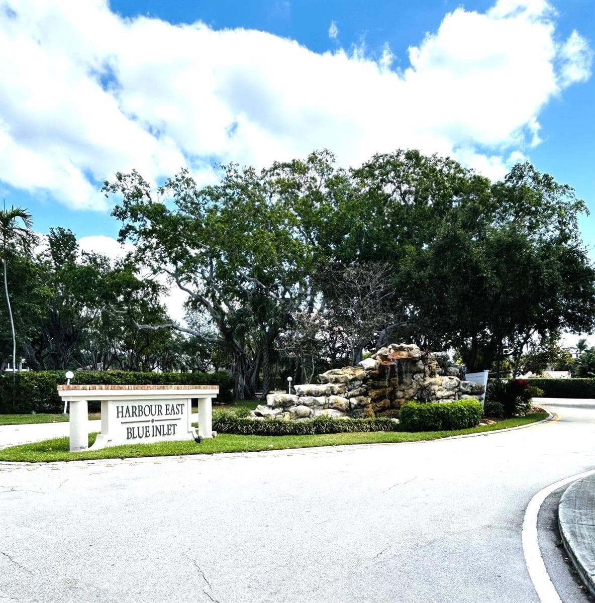 700 NE Blue Inlet