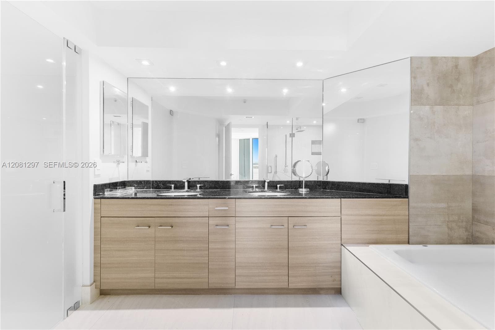 SOUTH TOWER AT THE POINT · #2807 in Aventura - Photo 18