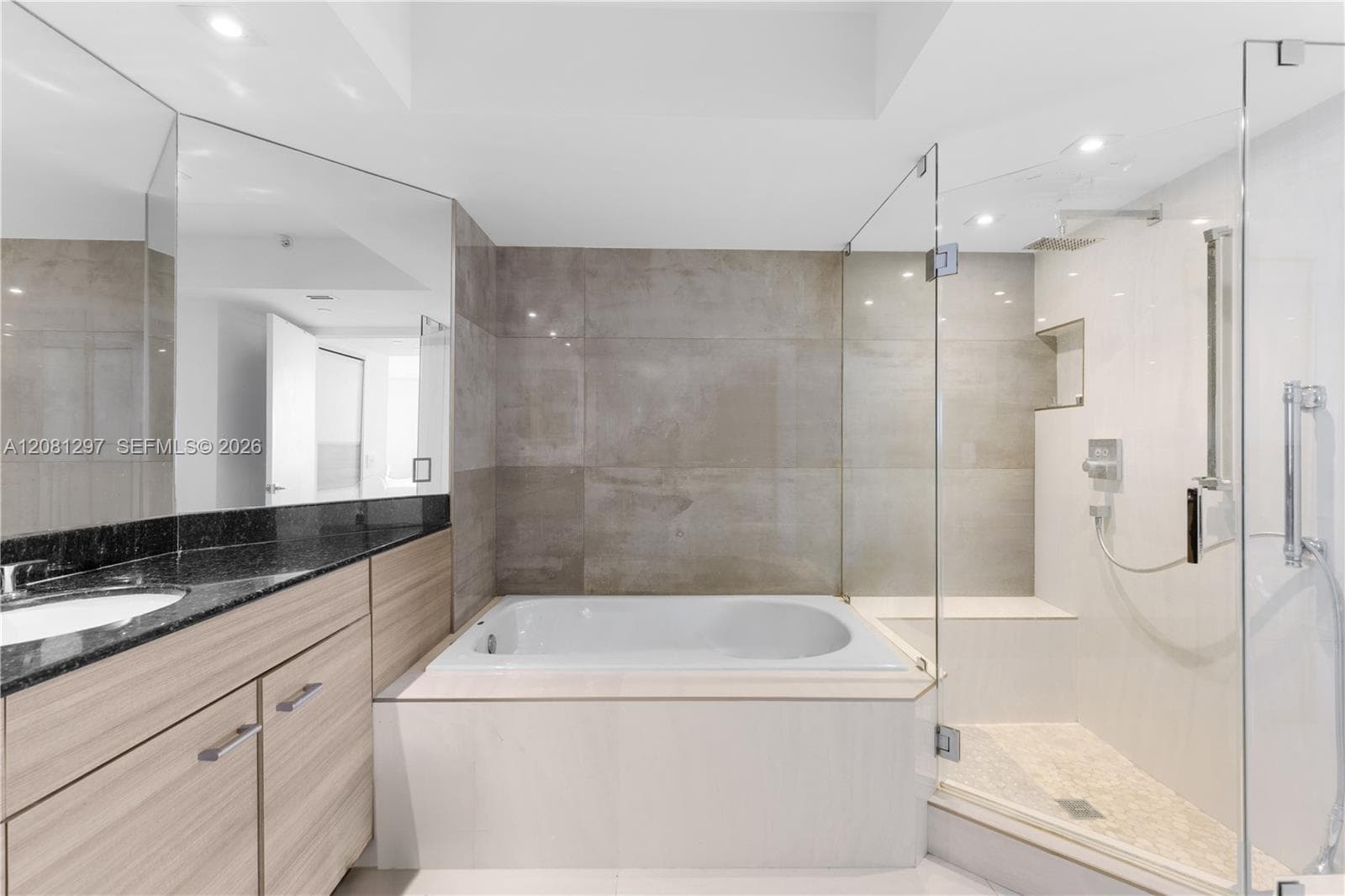SOUTH TOWER AT THE POINT · #2807 in Aventura - Photo 19