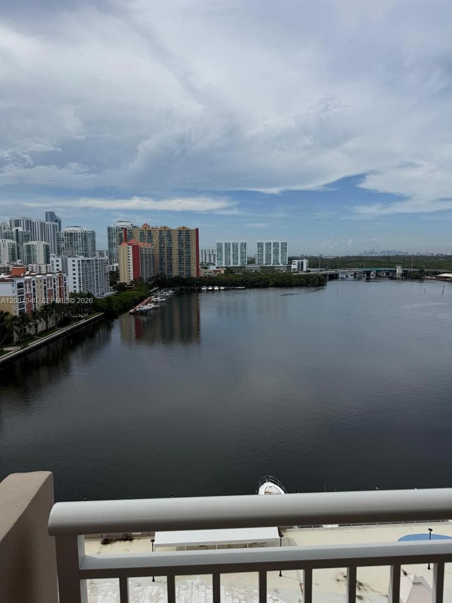 Winston Towers 100 Condo · #1420 in Sunny Isles Beach - Photo 9