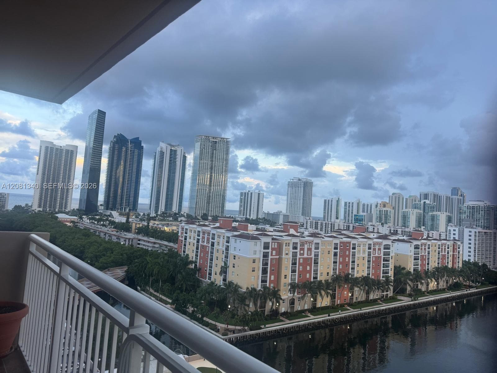 Winston Towers 100 Condo · #1420 in Sunny Isles Beach - Photo 4