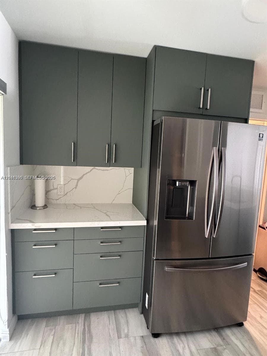 2710 Grant St photo 8