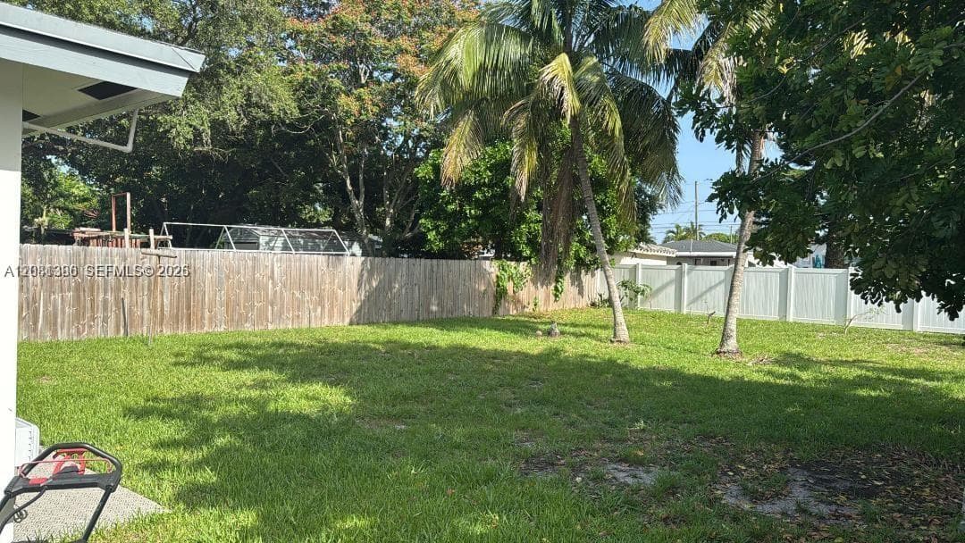 2710 Grant St photo 21