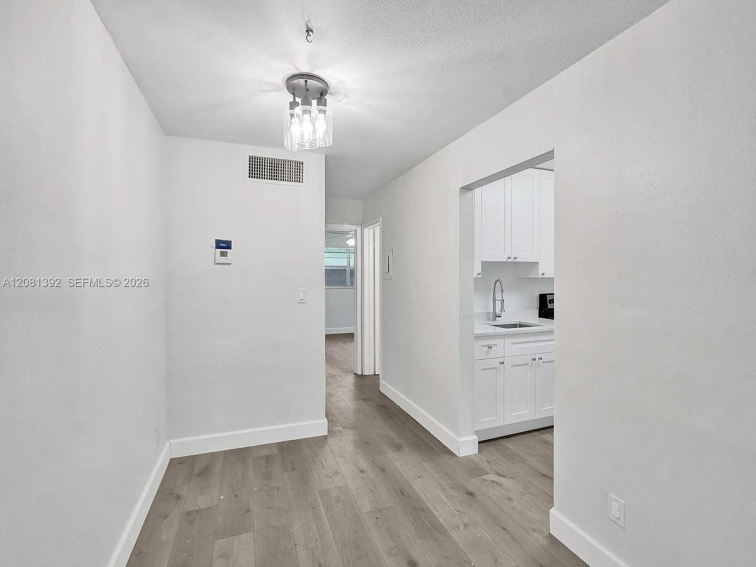 KINGSWAY APARTMENTS · #7 in Hollywood - Photo 13