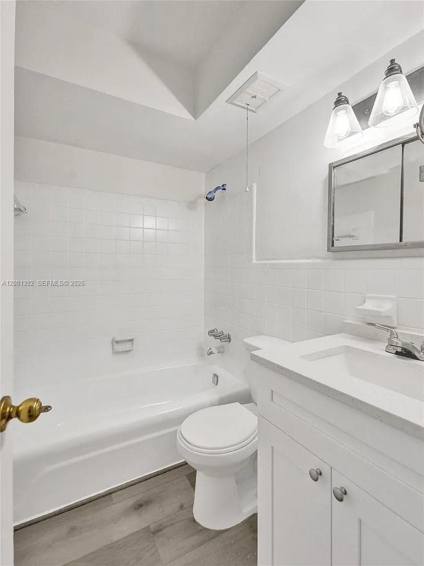 KINGSWAY APARTMENTS · #7 in Hollywood - Photo 15