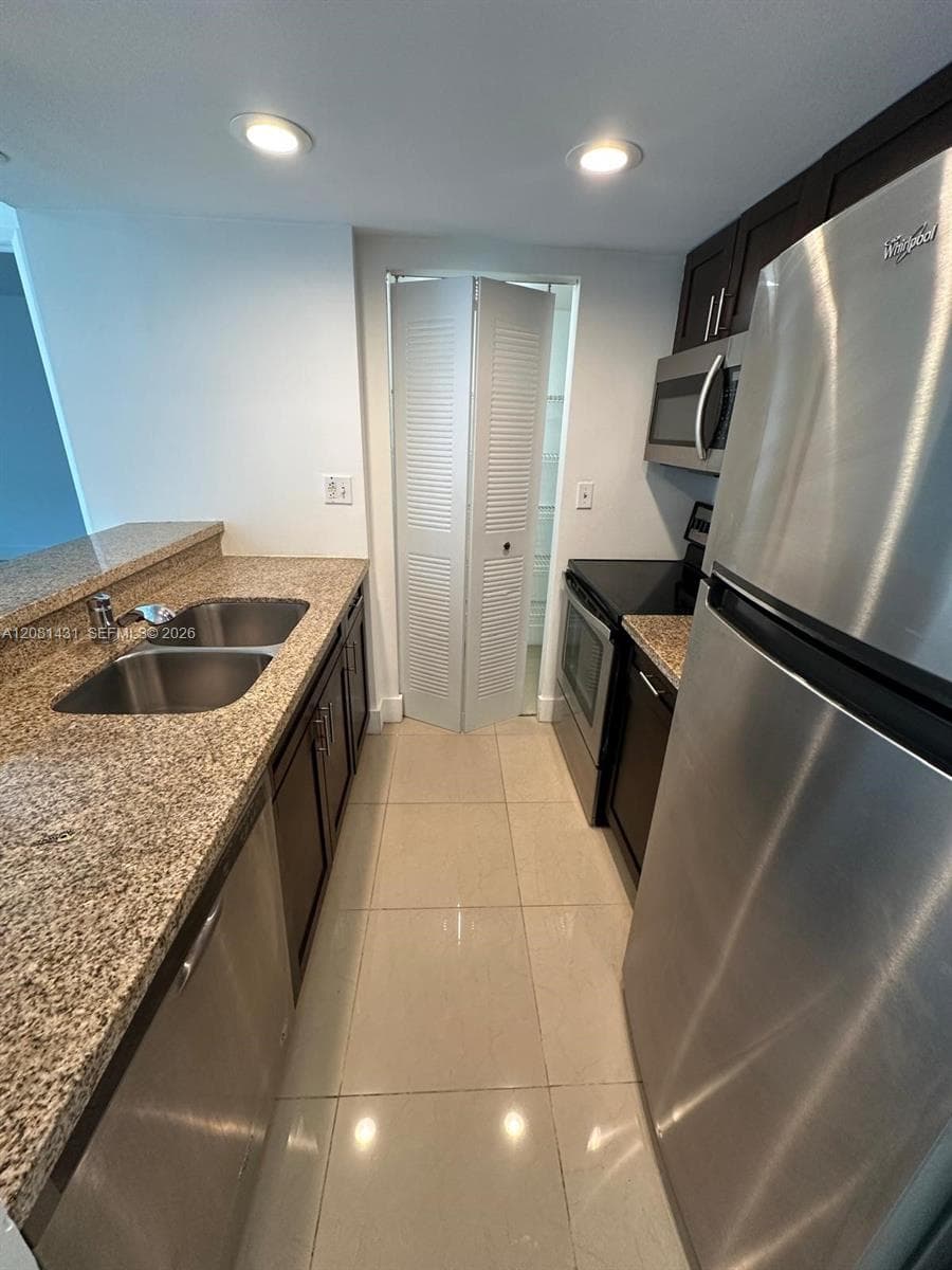 MADISON DOWNTOWN CONDO · #E1602 in Miami - Photo 16