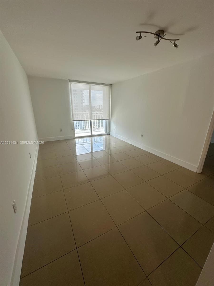 MADISON DOWNTOWN CONDO · #E1602 in Miami - Photo 14