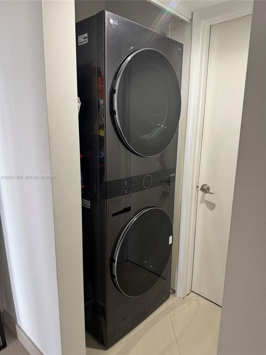 FULL SIZE WASHER & DRYER
