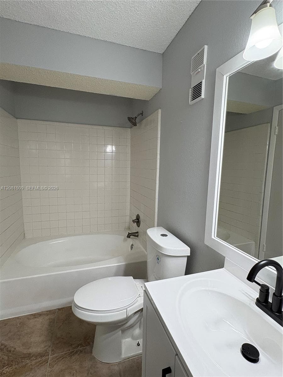 BISCAYNE BEACH CLUB CONDO · #1124 in Miami - Photo 11