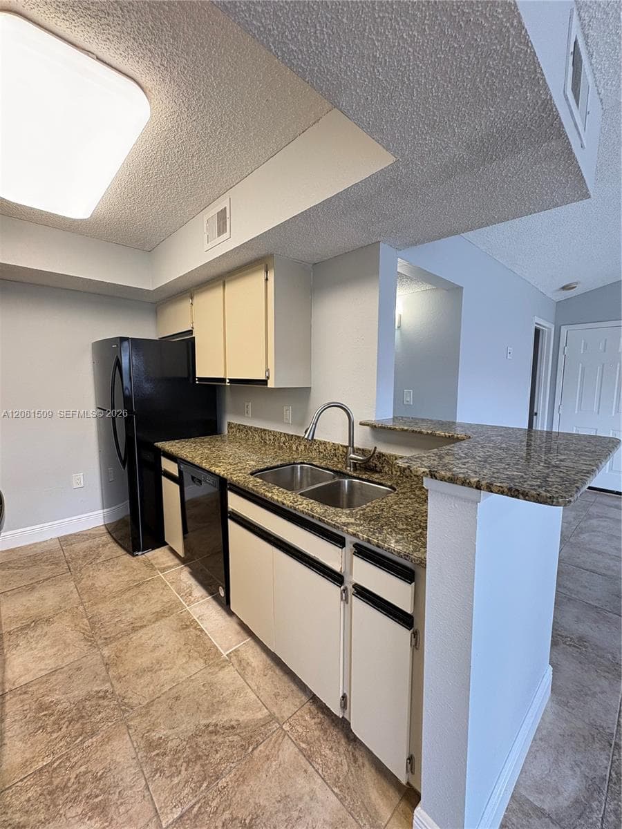 BISCAYNE BEACH CLUB CONDO · #1124 in Miami - Photo 8