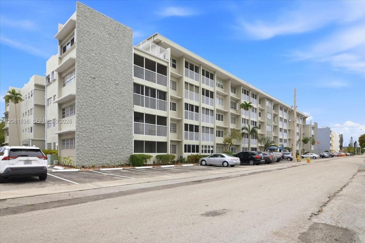 THIRD GULFSTREAM GARDEN · #501G in Hallandale Beach - Photo 2