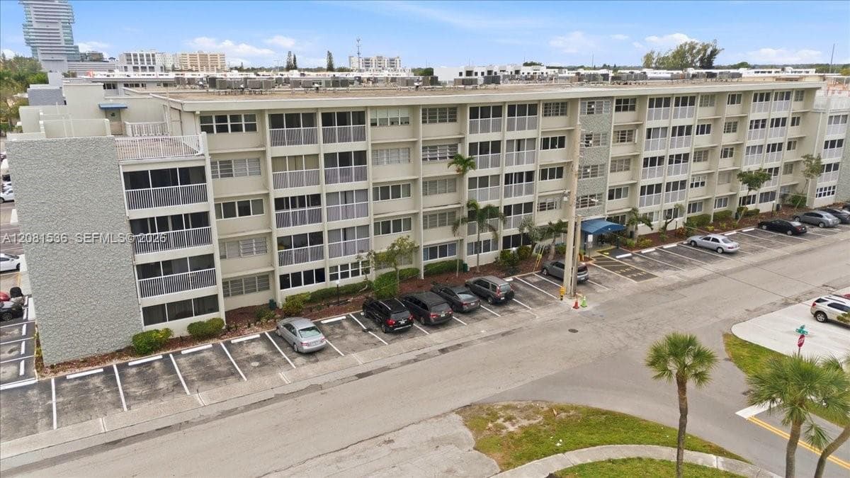 THIRD GULFSTREAM GARDEN · #501G in Hallandale Beach - Photo 6