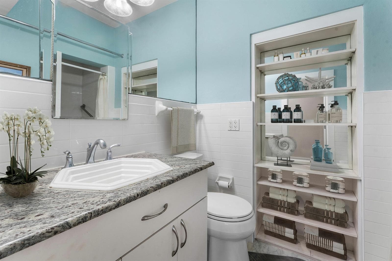 023 Primary bathroom