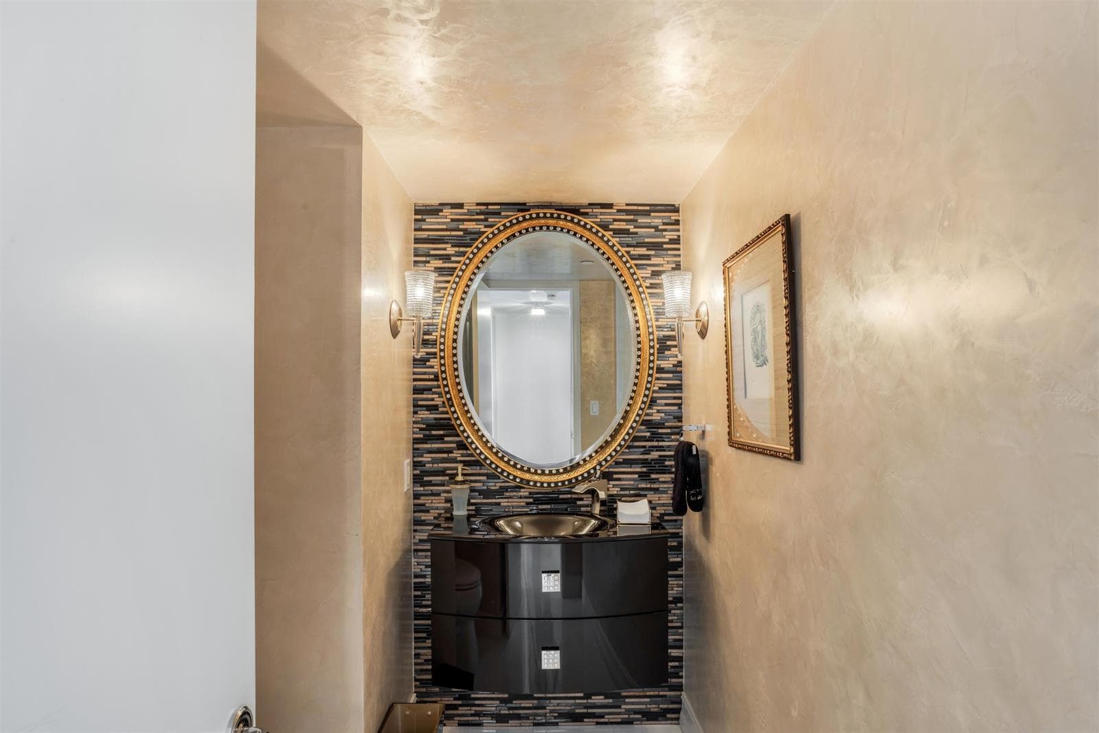 POWDER ROOM