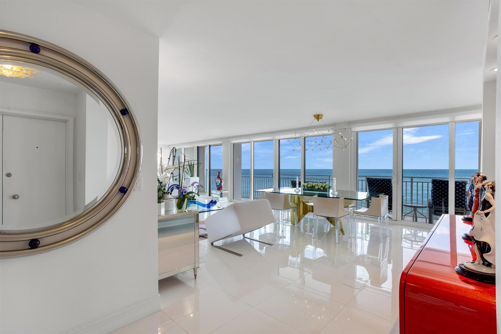 FOYER TO OCEANFRONTGREAT ROOM