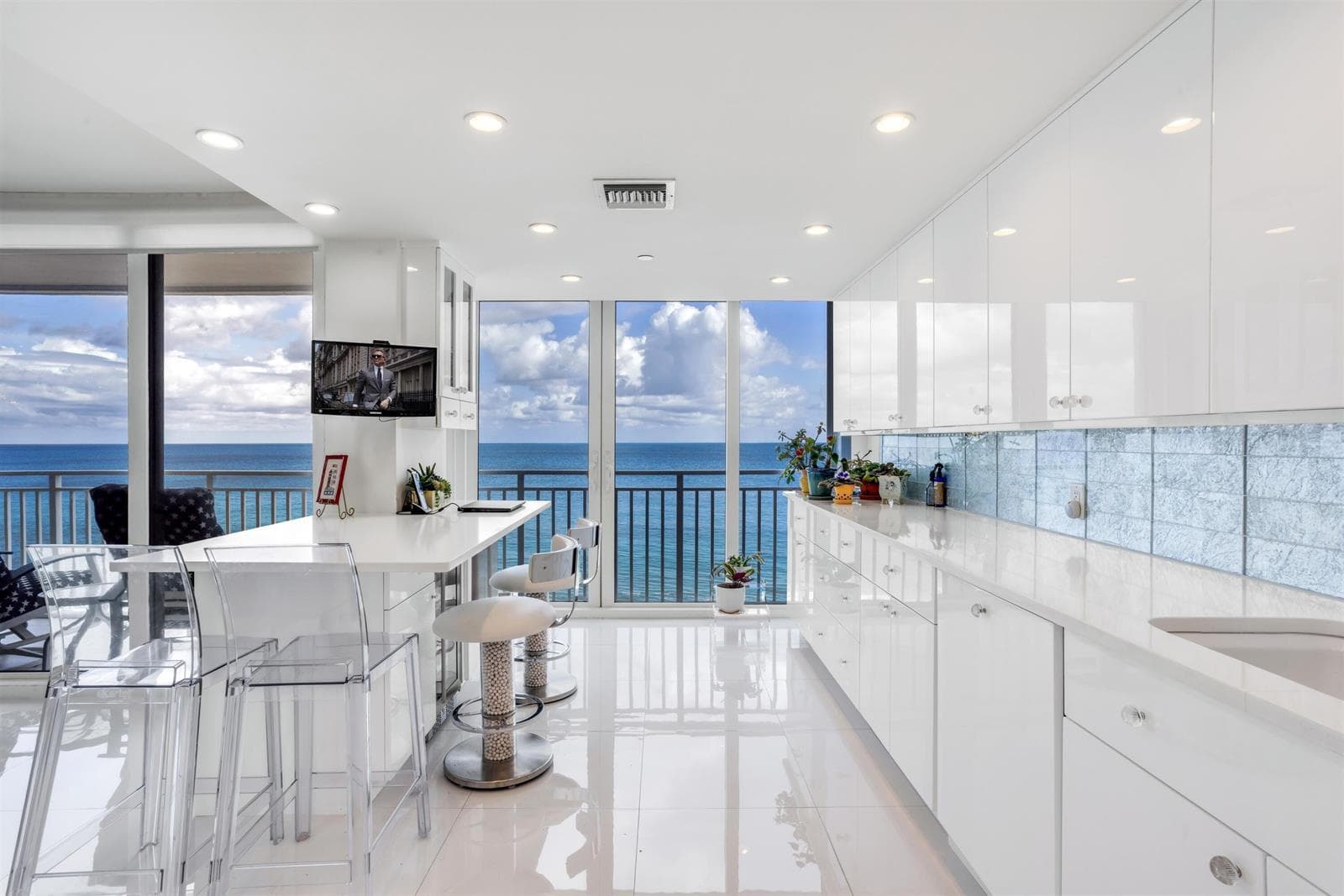 OCEANFRONT KITCHEN