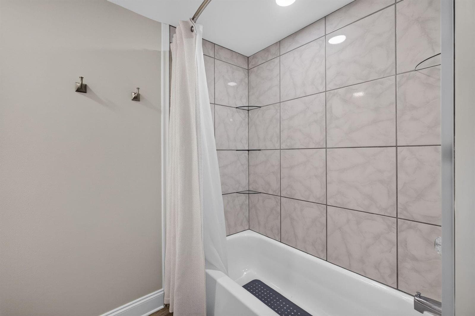 Upstairs Full Bath