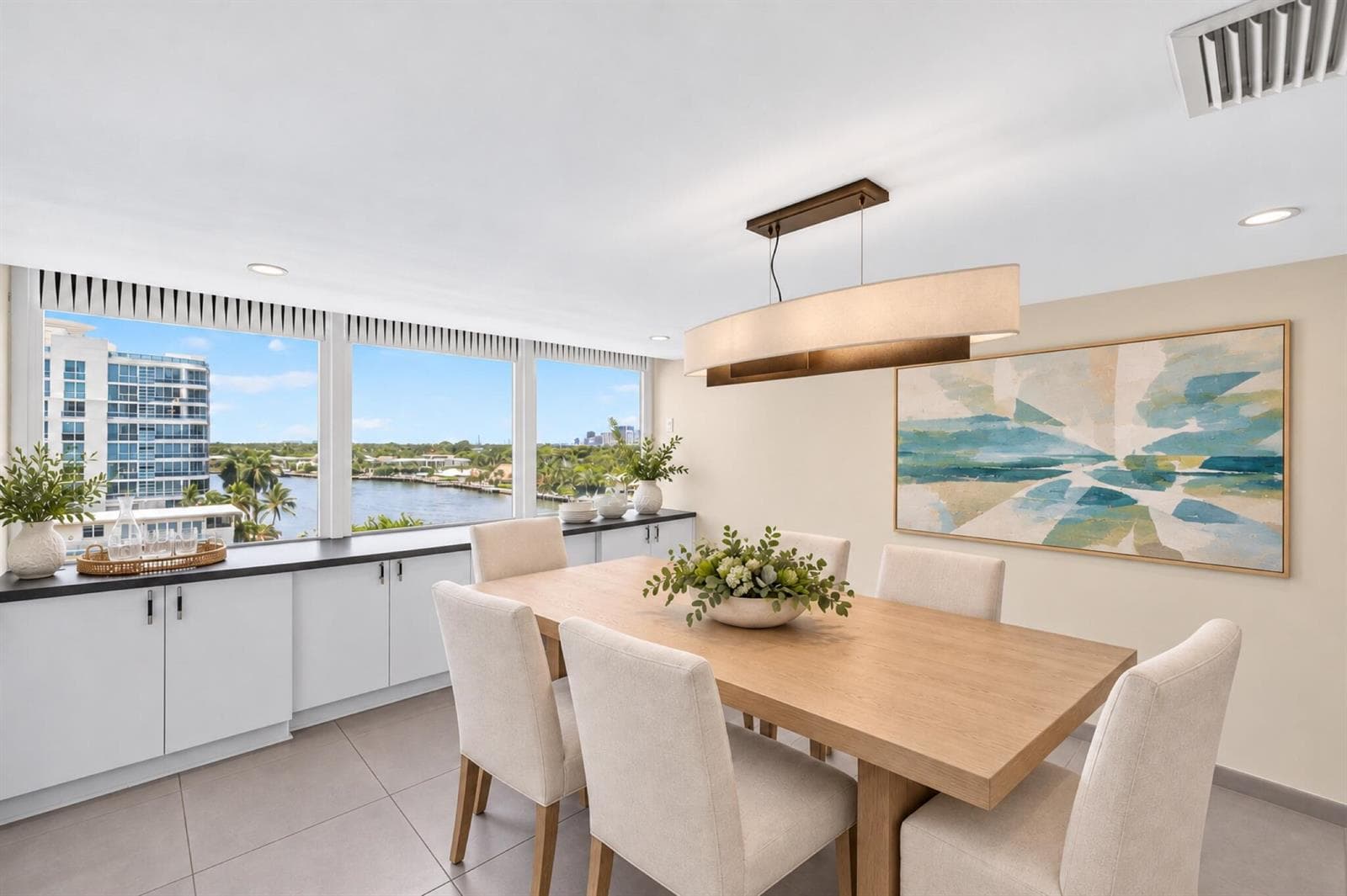 Dining room with Buffet
