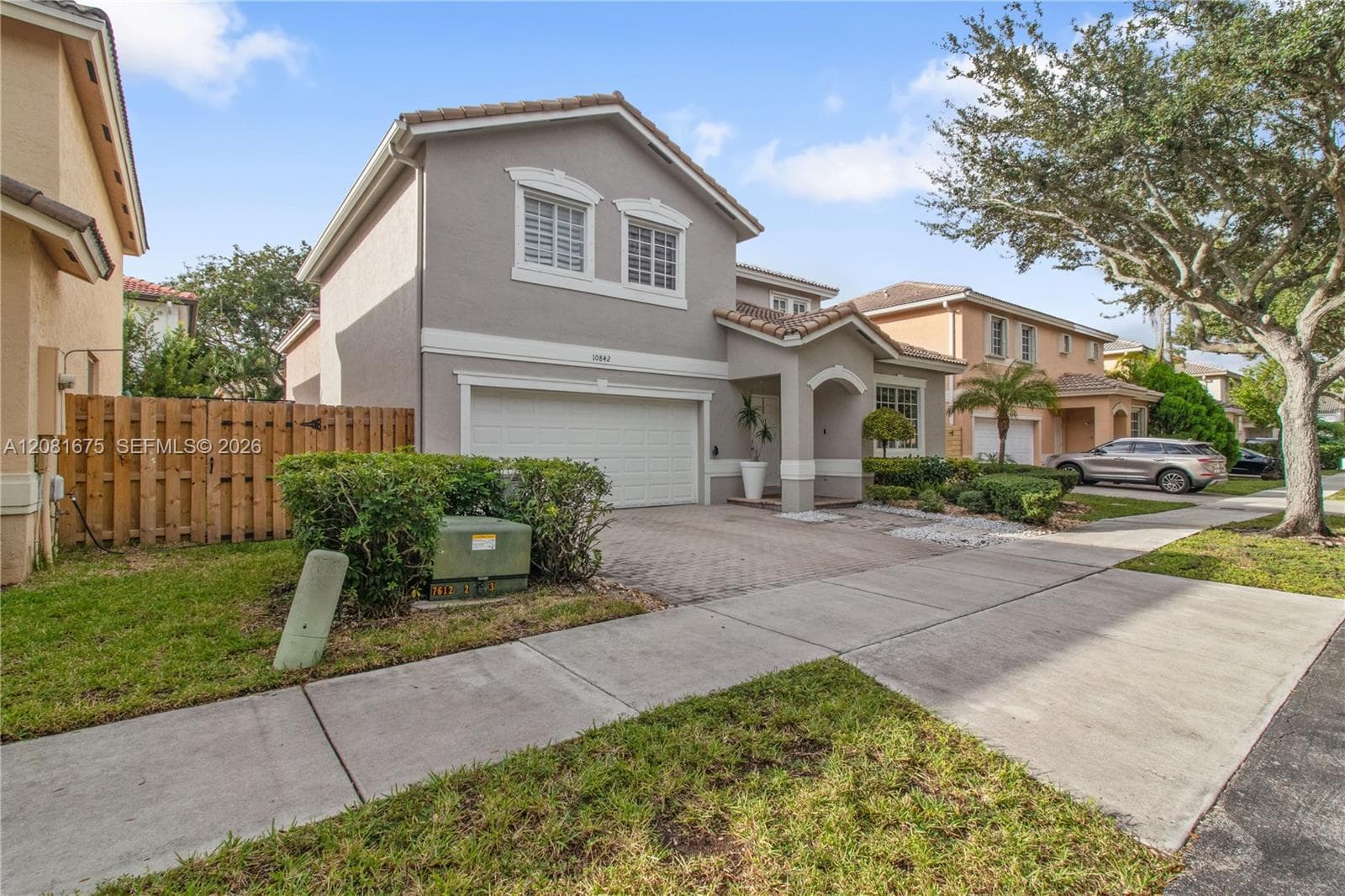 10842 NW 53rd Ln photo 2