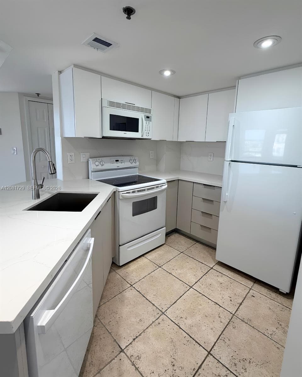 GABLES TERRACE CONDO · #1009 in Miami - Photo 17