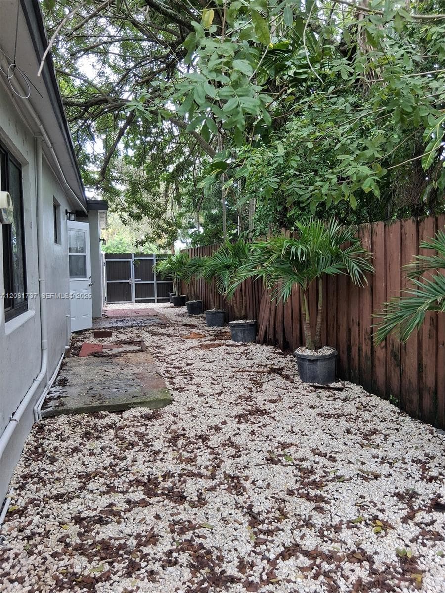 1535 NE 139 St photo 13