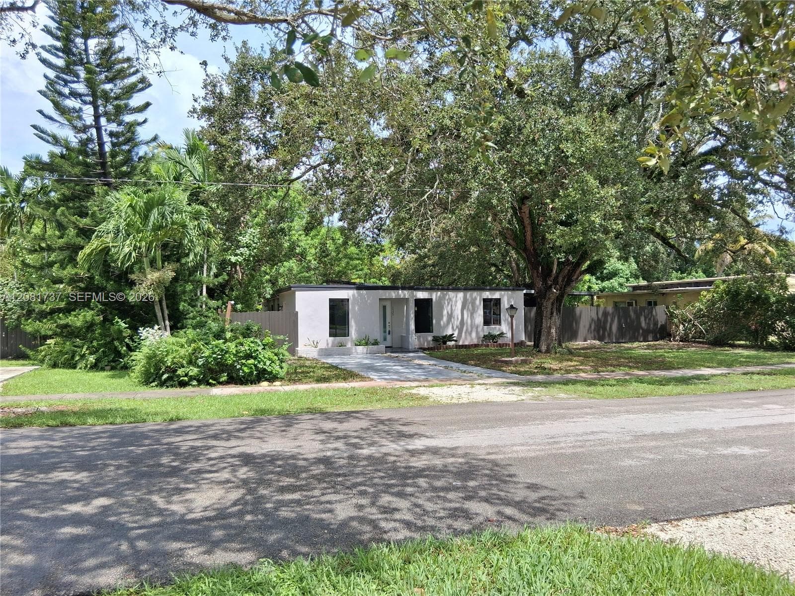 1535 NE 139 St photo 4