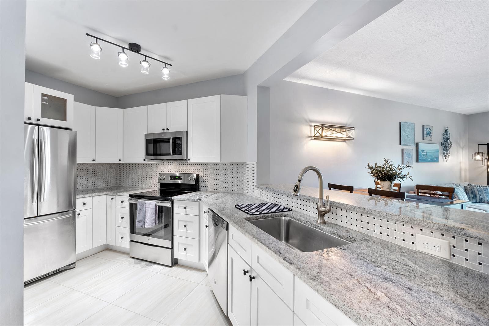 800 Uno Lago Dr U204_025