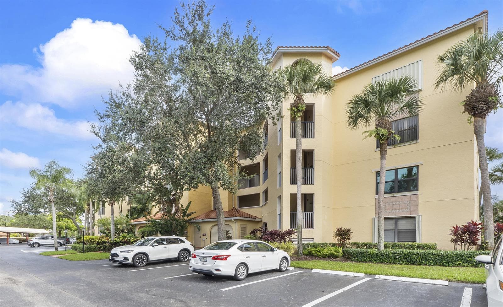 800 Uno Lago Dr U204_036 2