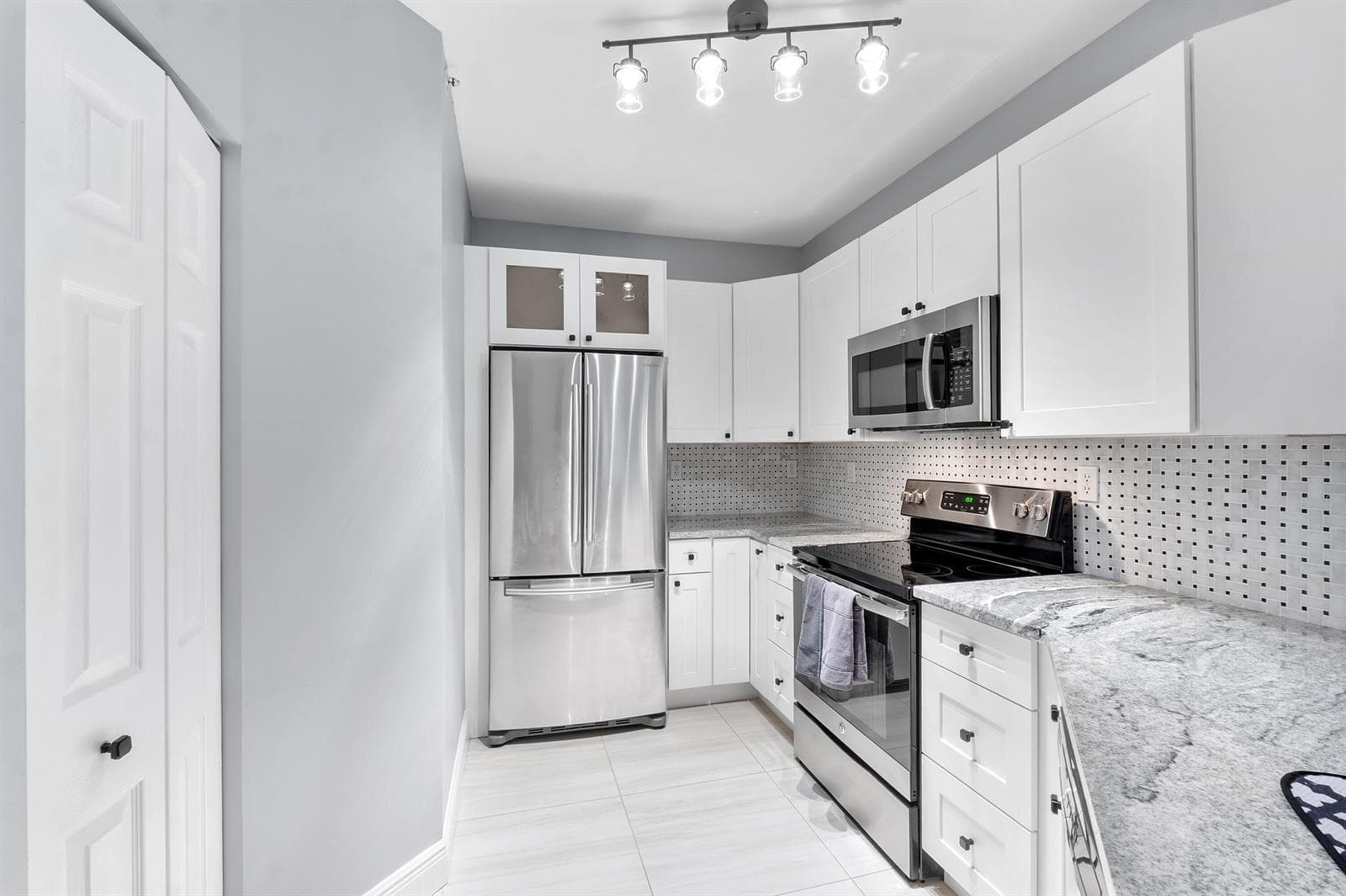 800 Uno Lago Dr U204_026