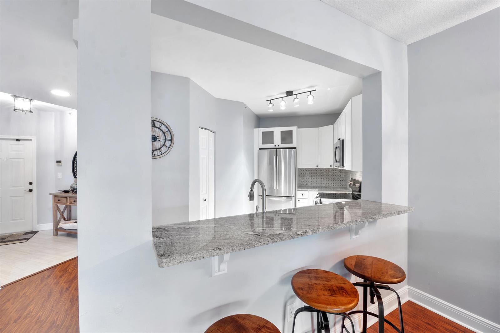 800 Uno Lago Dr U204_023