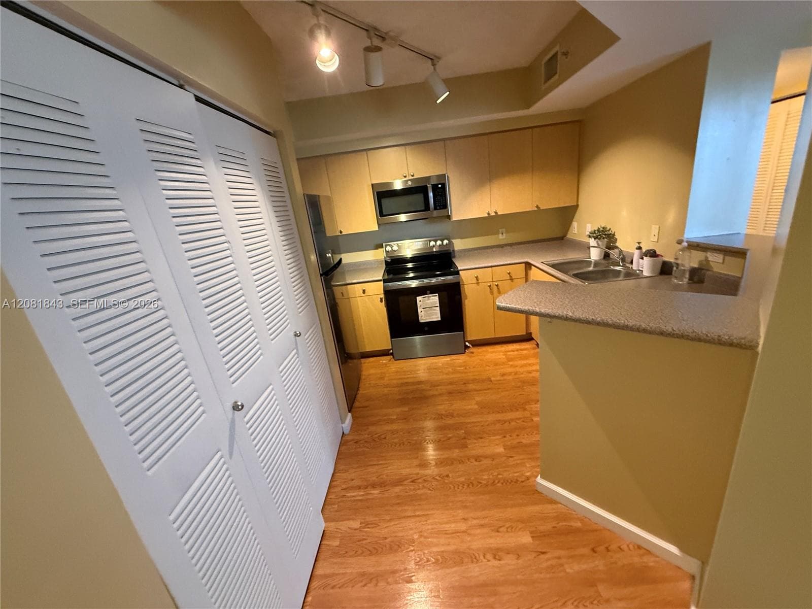 REGENT PARK CONDO · #608A in Hollywood - Photo 6