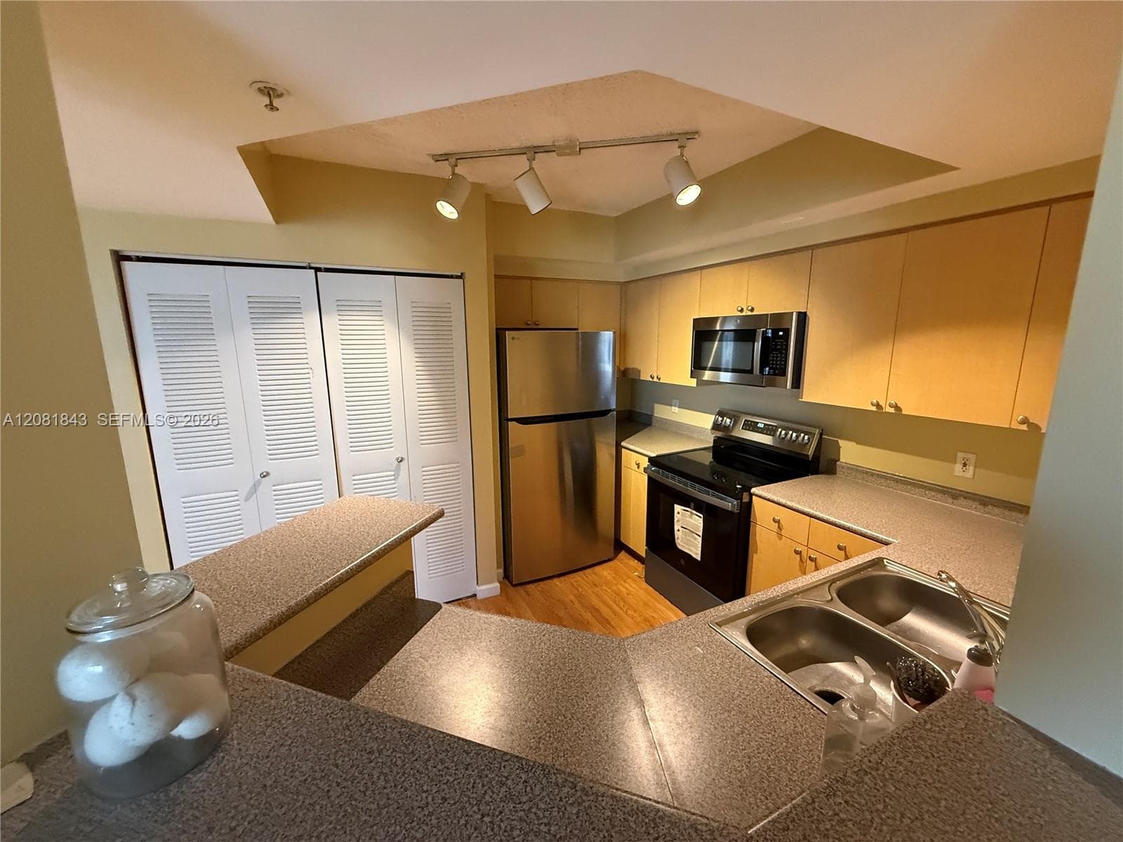 REGENT PARK CONDO · #608A in Hollywood - Photo 9