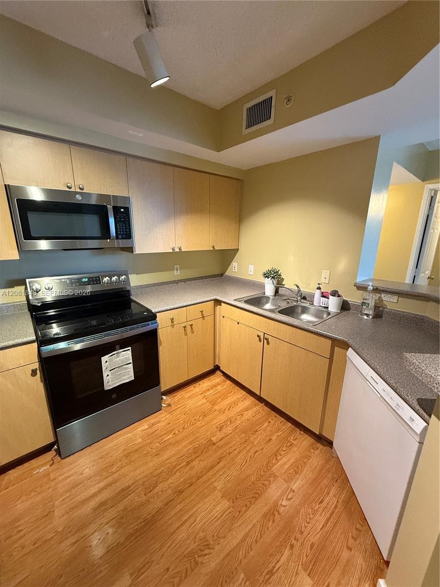 REGENT PARK CONDO · #608A in Hollywood - Photo 10