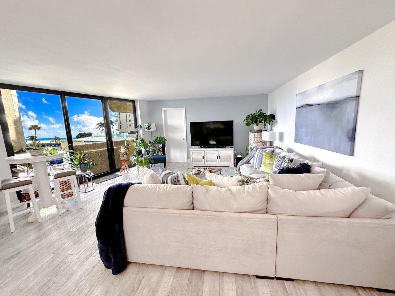 Living Room/View