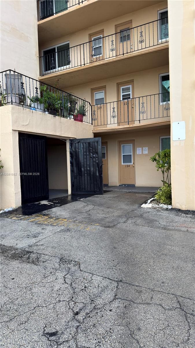 WARRENTON HOUSE CONDO · #223 in Hollywood - Photo 22