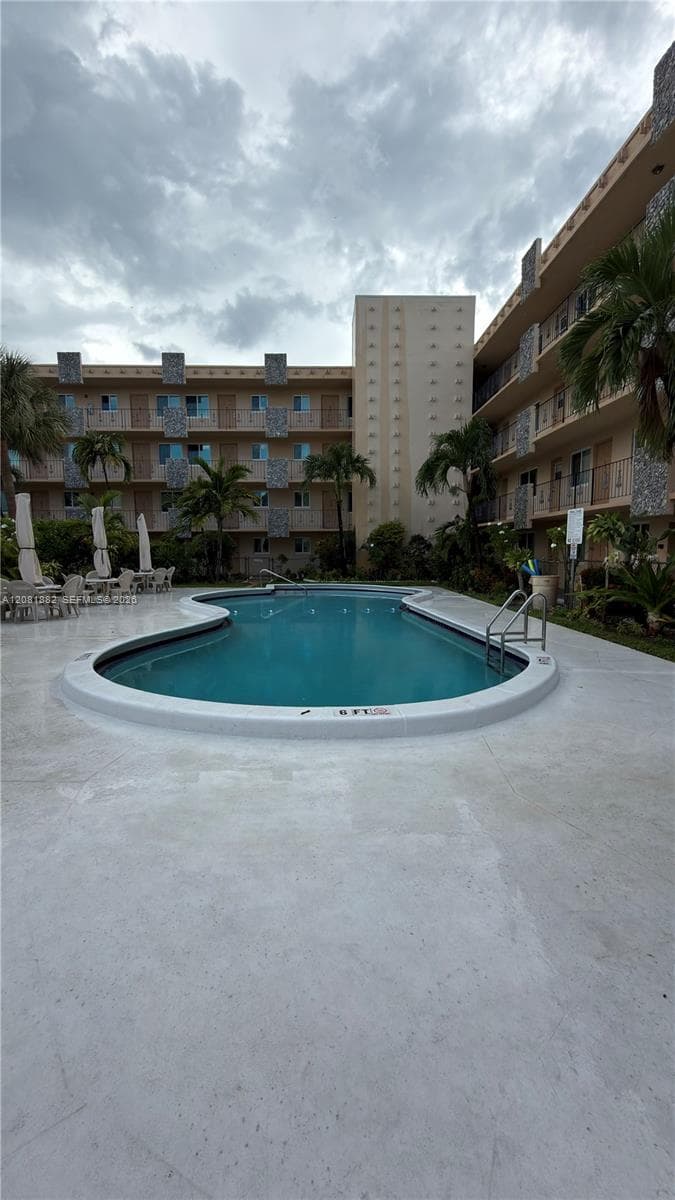 WARRENTON HOUSE CONDO · #223 in Hollywood - Photo 3