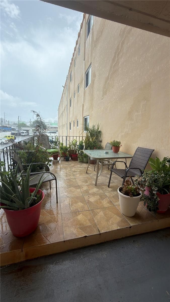 WARRENTON HOUSE CONDO · #223 in Hollywood - Photo 4