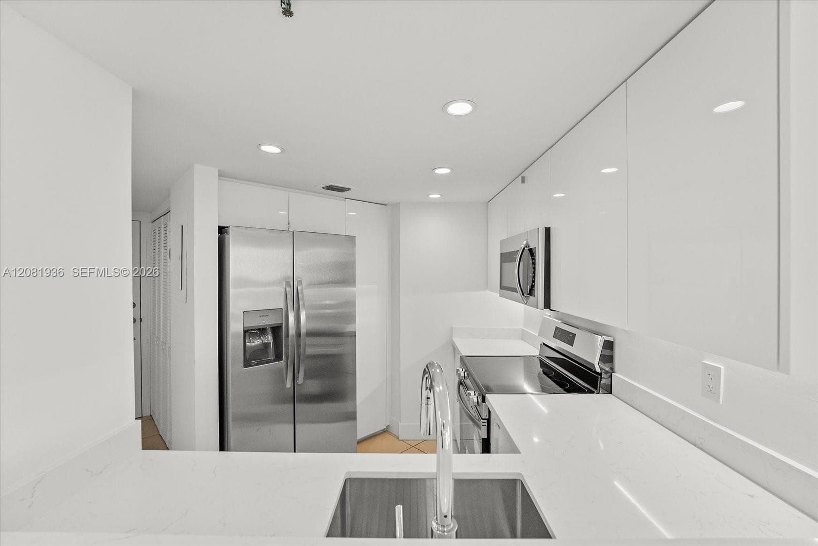 LA RIVE GAUCHE CONDO · #1004 in Miami Beach - Photo 5
