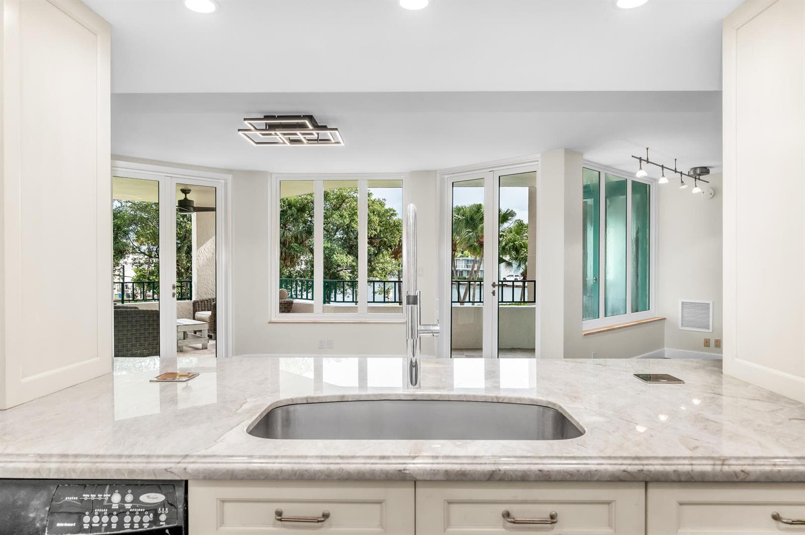 100 Se 5TH Avenue #202