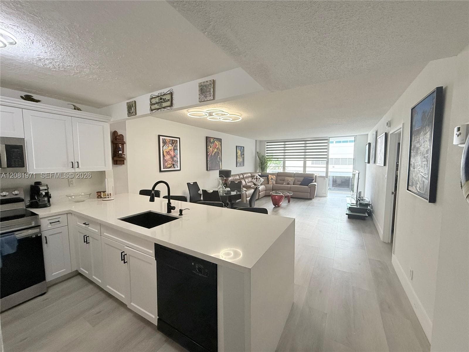 SEA AIR TOWERS CONDO · #423 in Hollywood - Photo 6