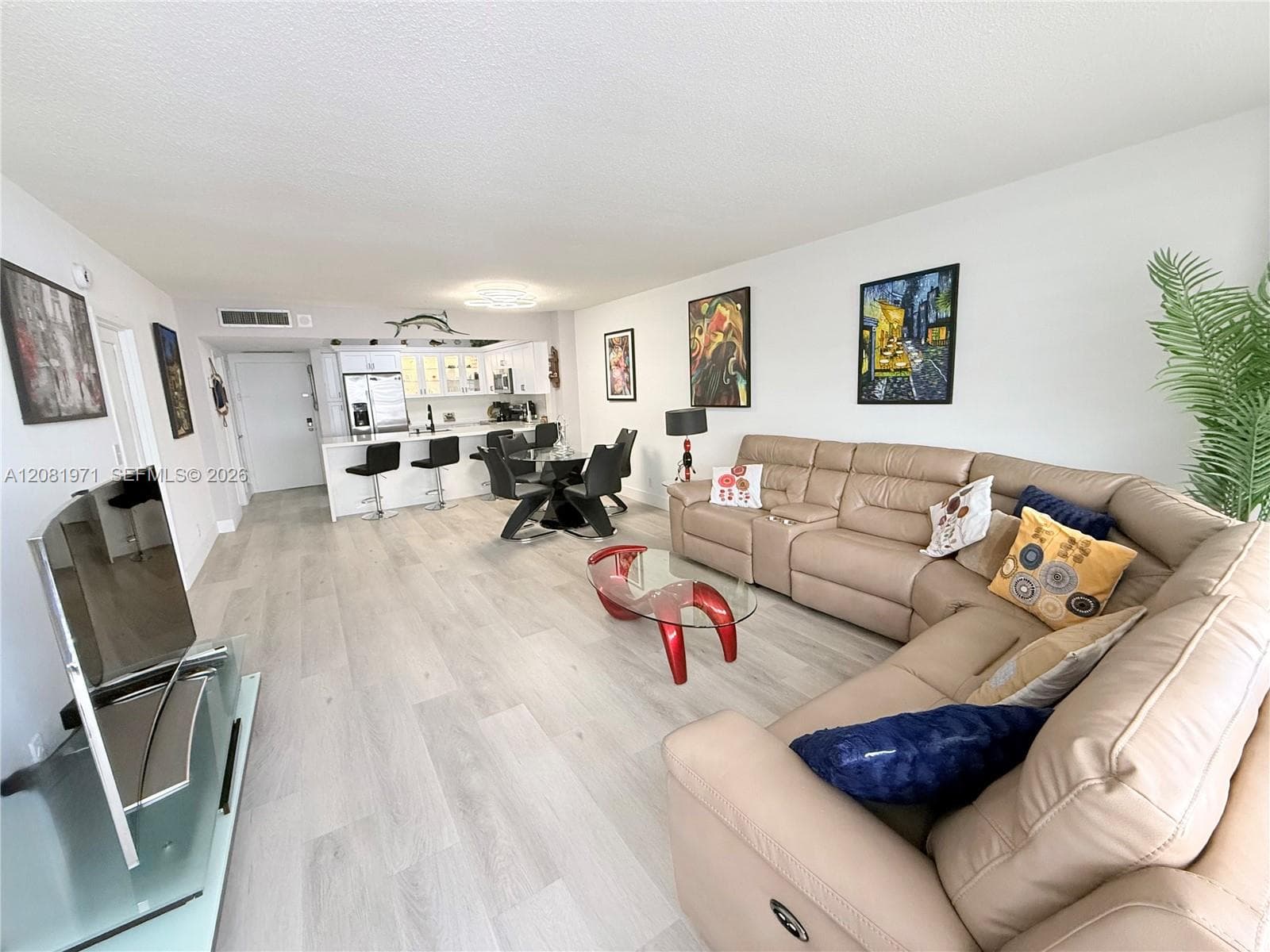 SEA AIR TOWERS CONDO · #423 in Hollywood - Photo 22