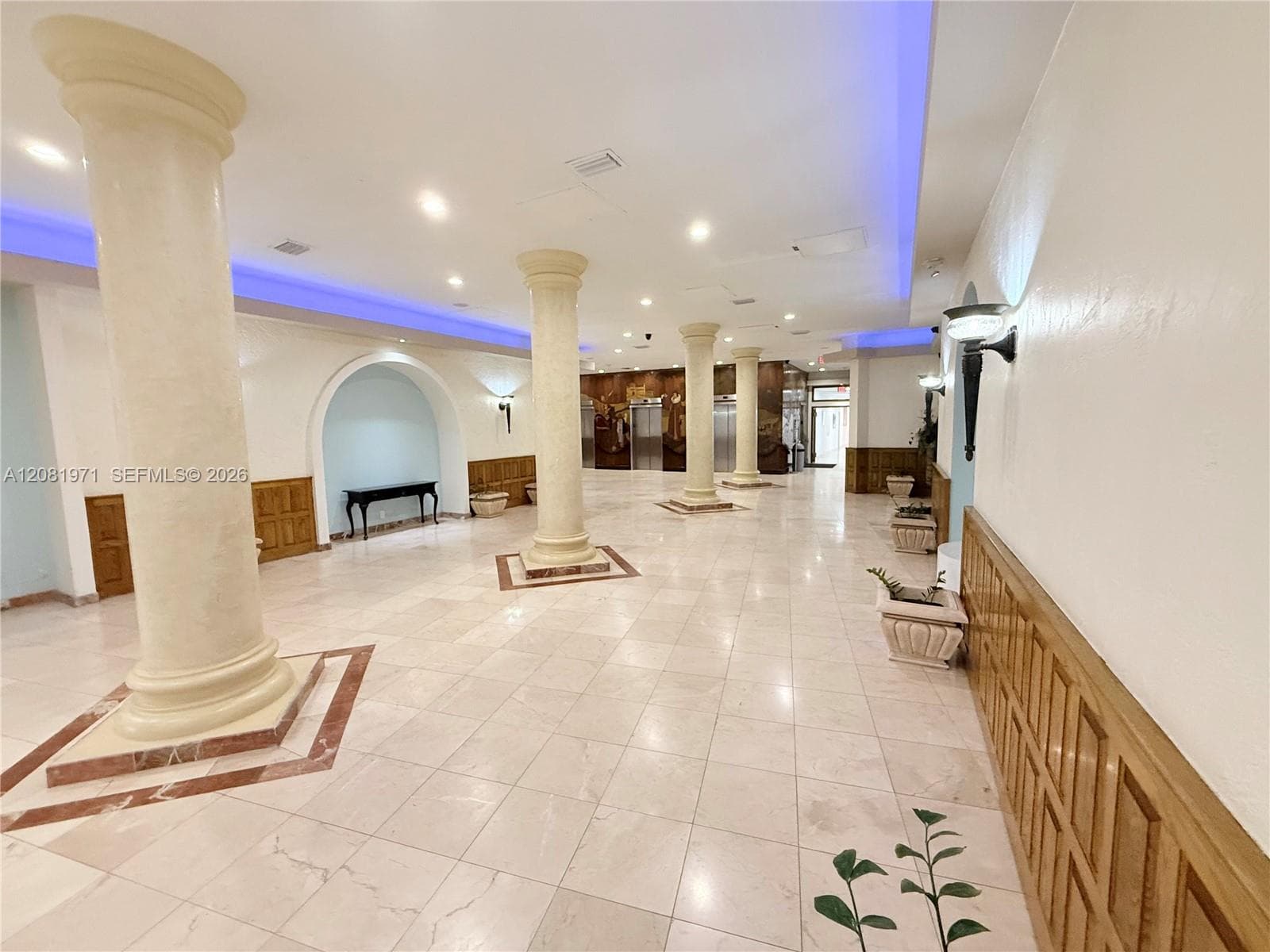 SEA AIR TOWERS CONDO · #423 in Hollywood - Photo 3
