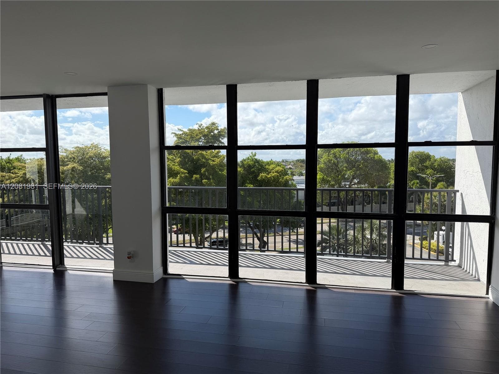 OCEANVIEW PARK CONDO · #531 in Hallandale Beach - Photo 2