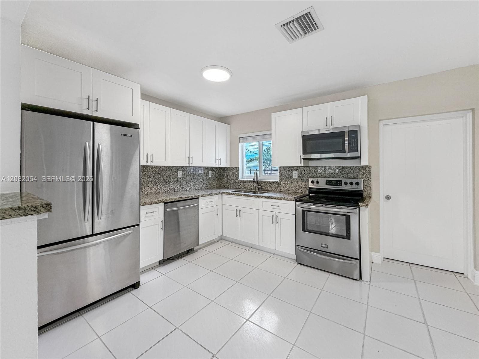 2728 Dewey St photo 9