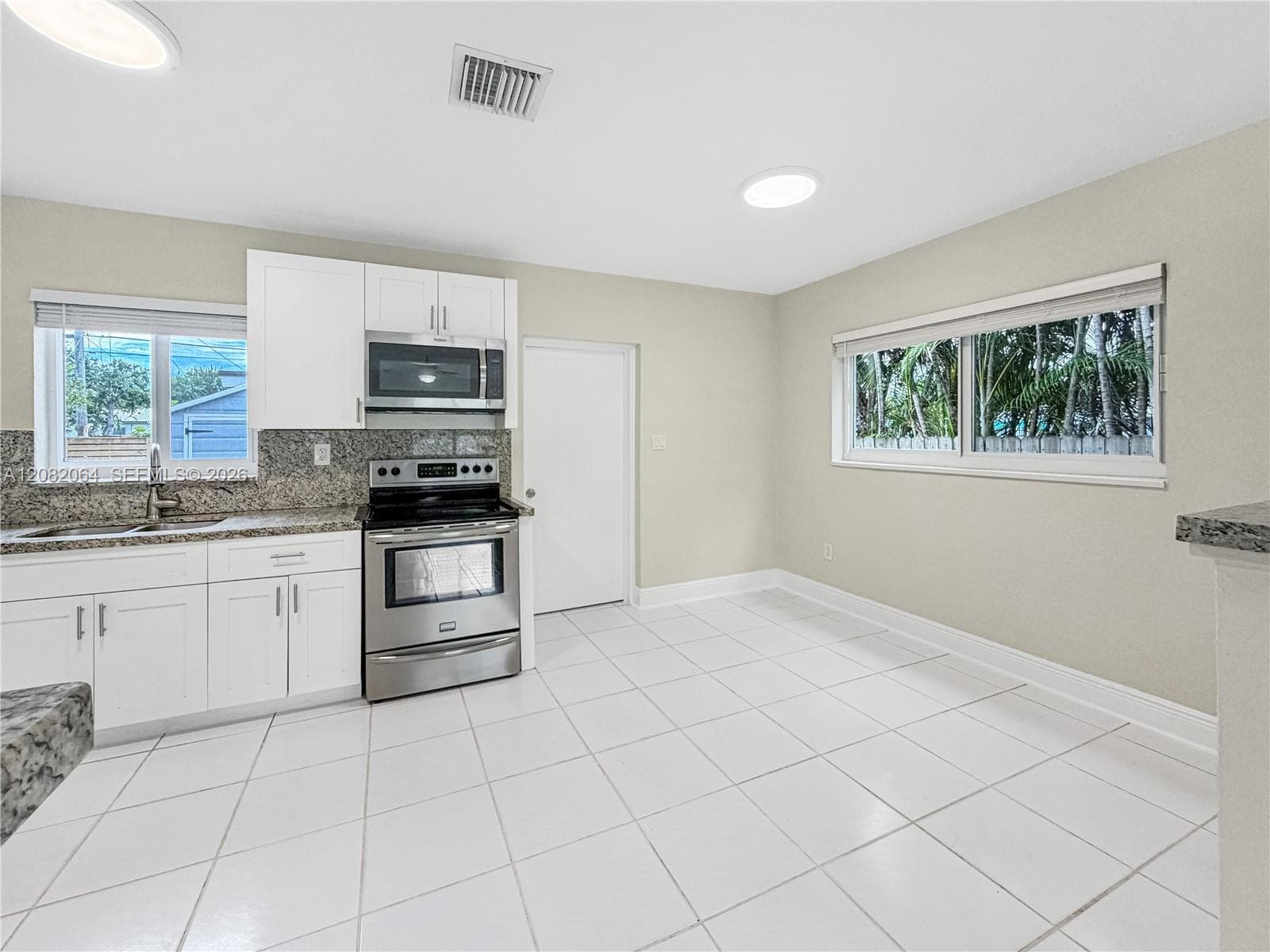 2728 Dewey St photo 10