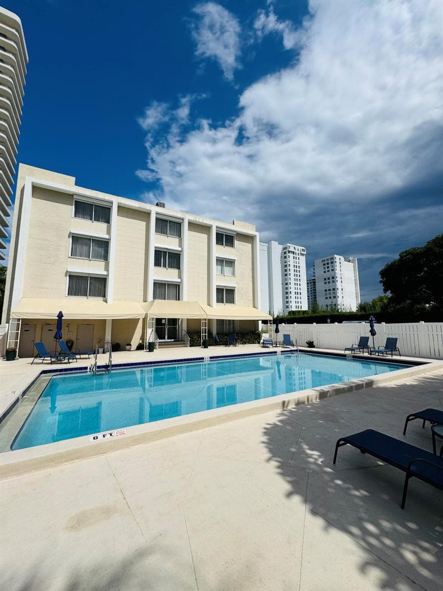 1527 S Flagler Drive 112f (23)