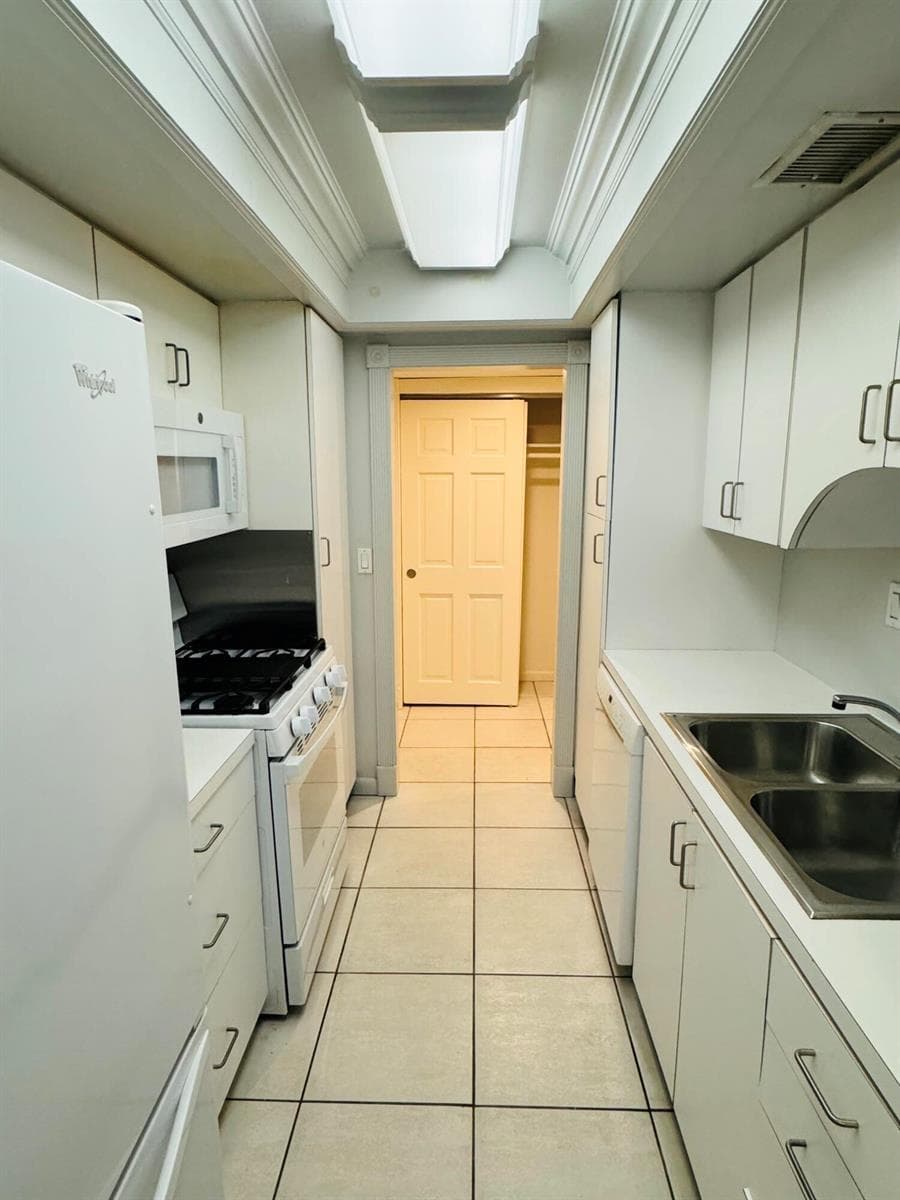 1527 S Flagler Drive 112f (12)