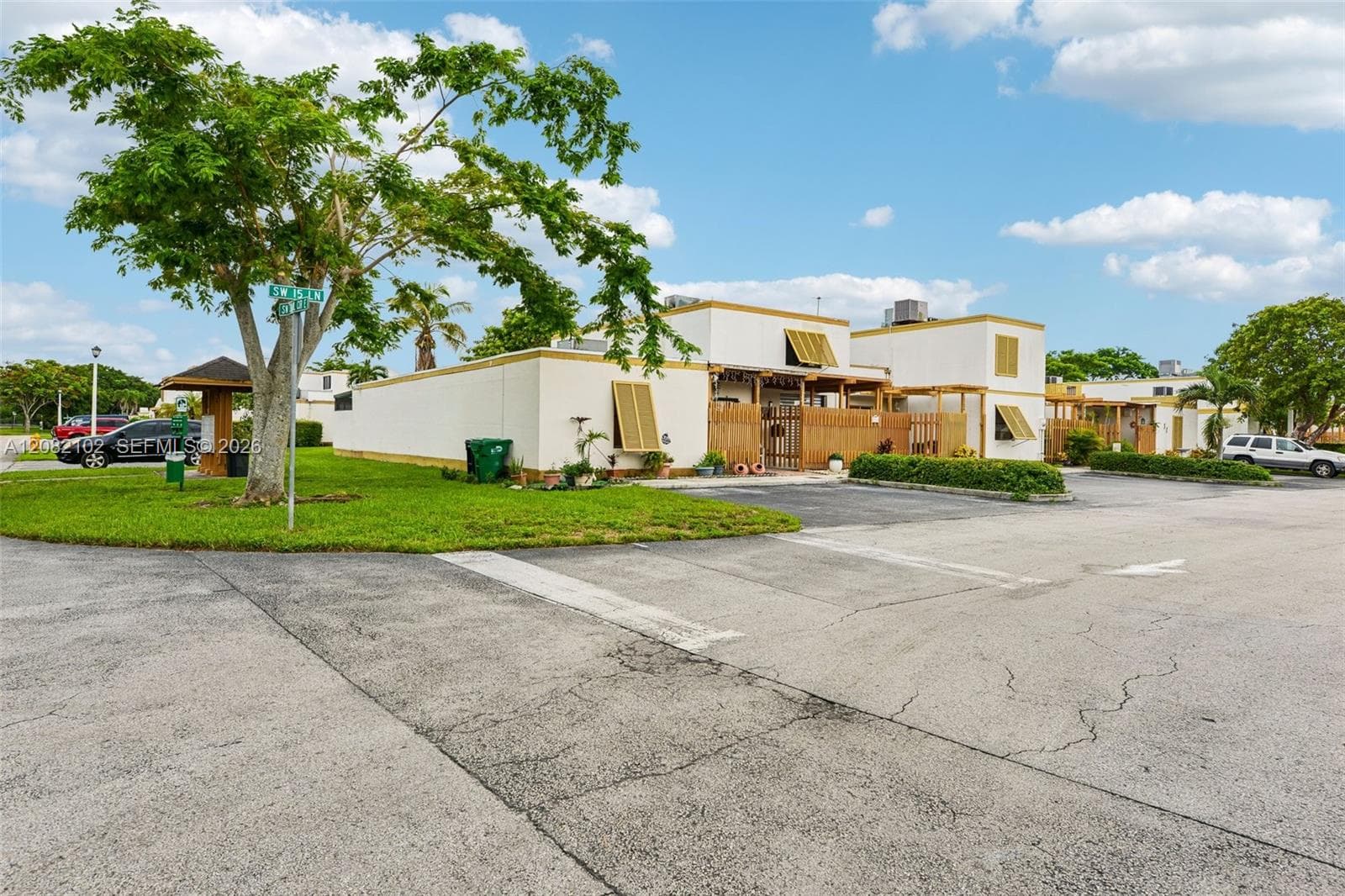 13130 SW 15th Ln photo 3